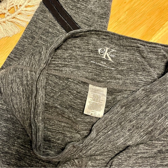 Calvin Klein yoga pants - Picture 3 of 6